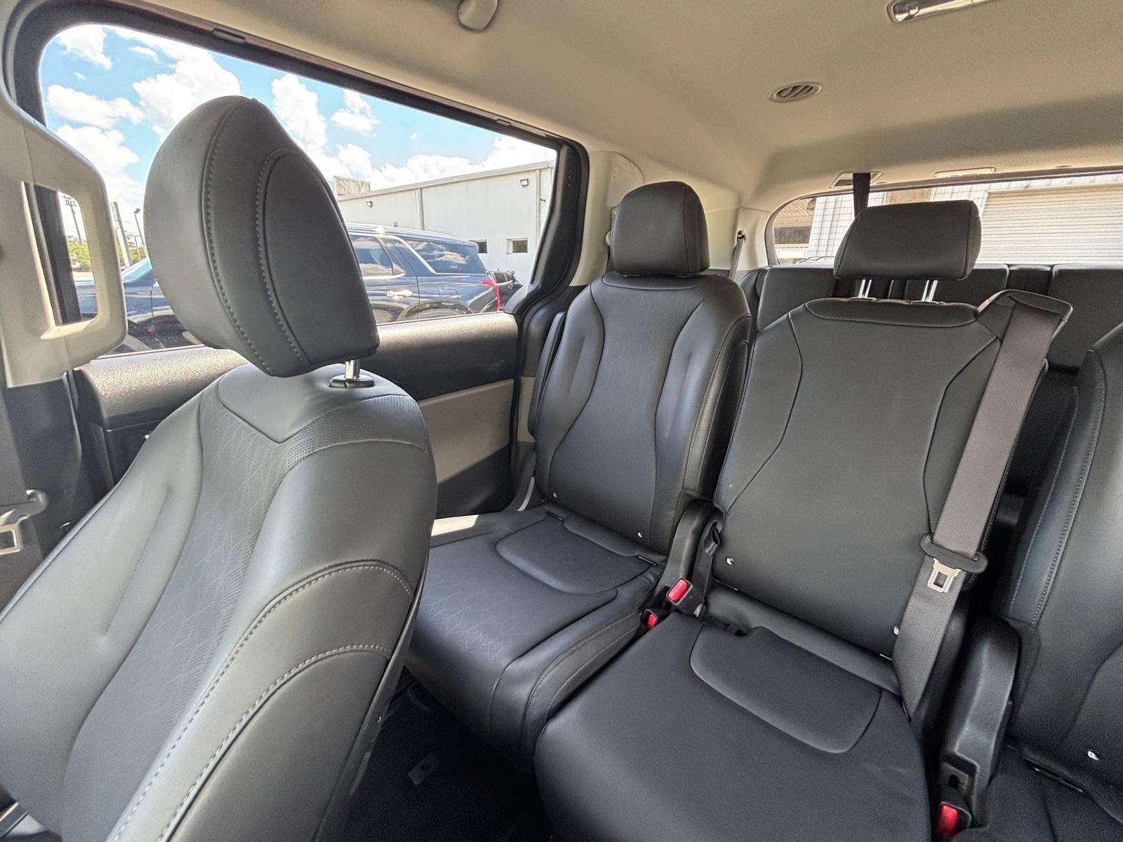 Used 2026 Kia Carnival FWD image 42