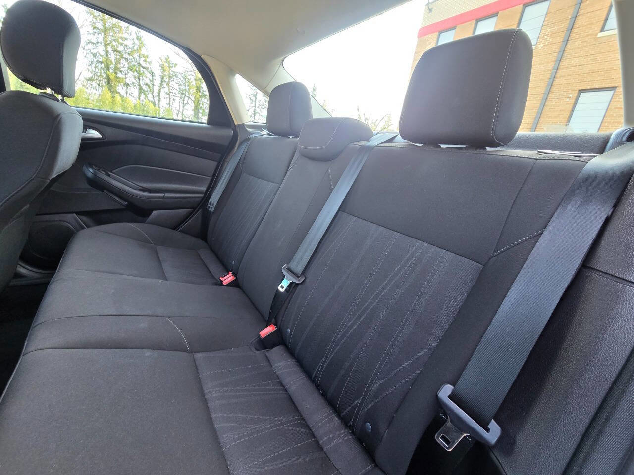 Used 2015 Ford Focus SE image 33