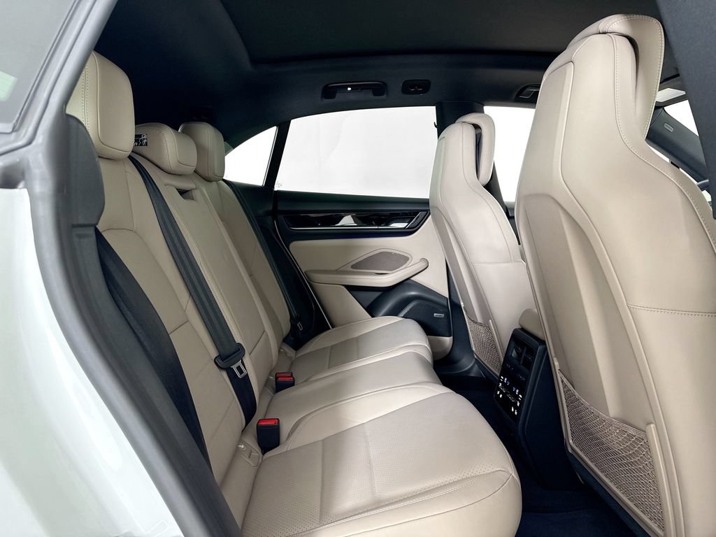 Certified 2025 Porsche Macan Electric RWD image 15