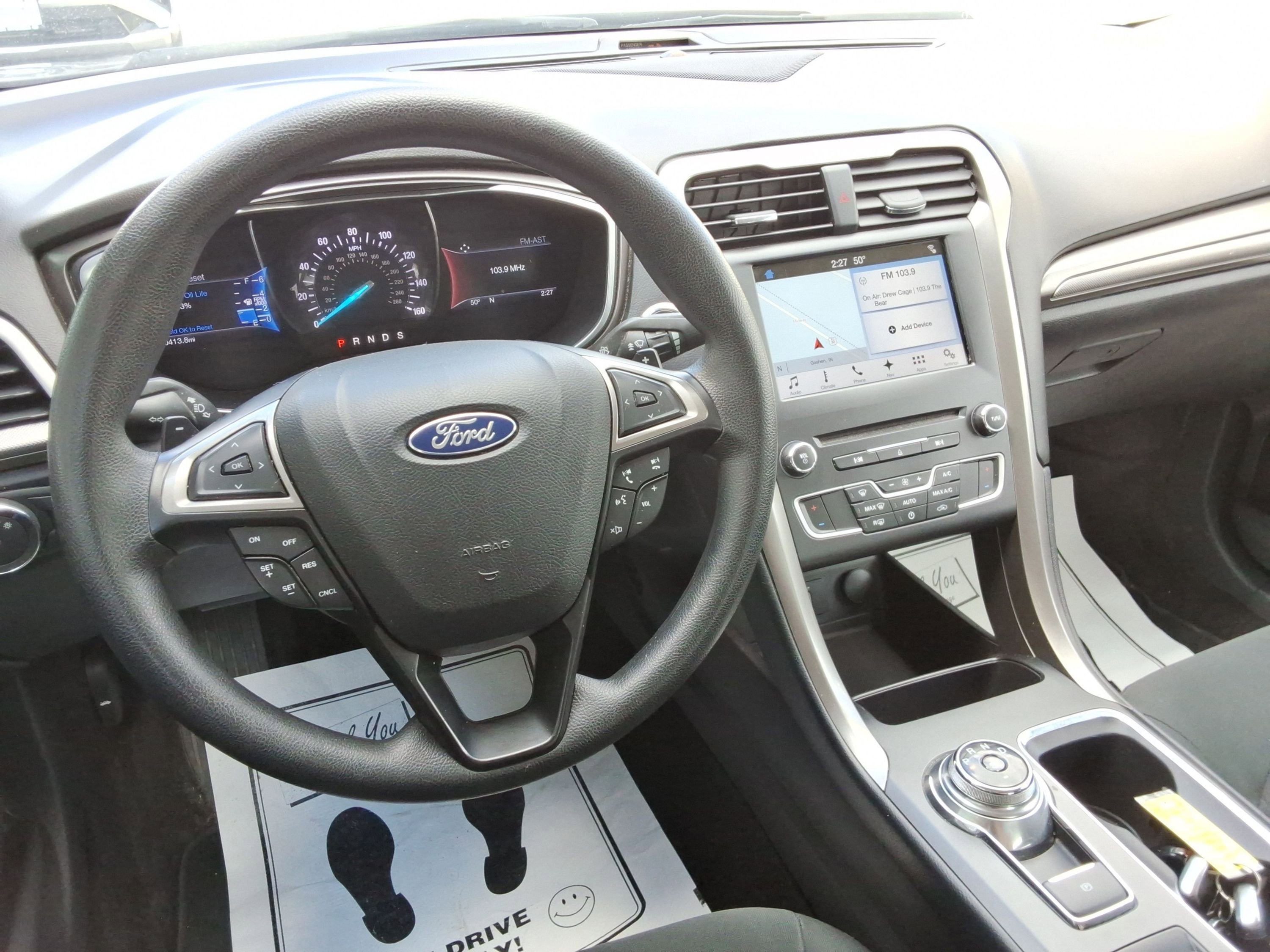 Used 2017 Ford Fusion SE w/ Fusion SE Technology Package FWD image 12