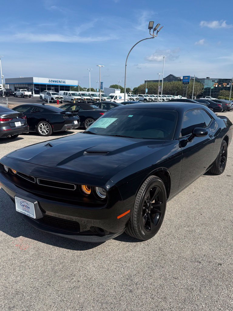 Used 2023 Dodge Challenger SXT RWD image 3