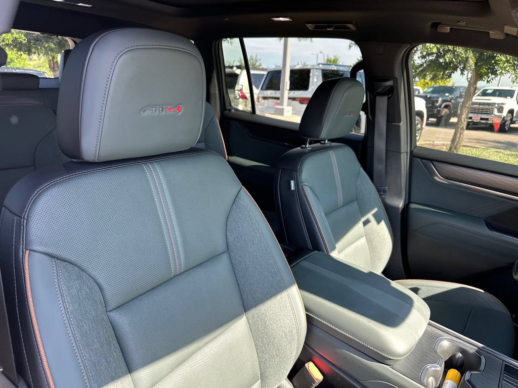 Used 2026 GMC Acadia AT4 w/ Luxury Package AWD/4WD image 39
