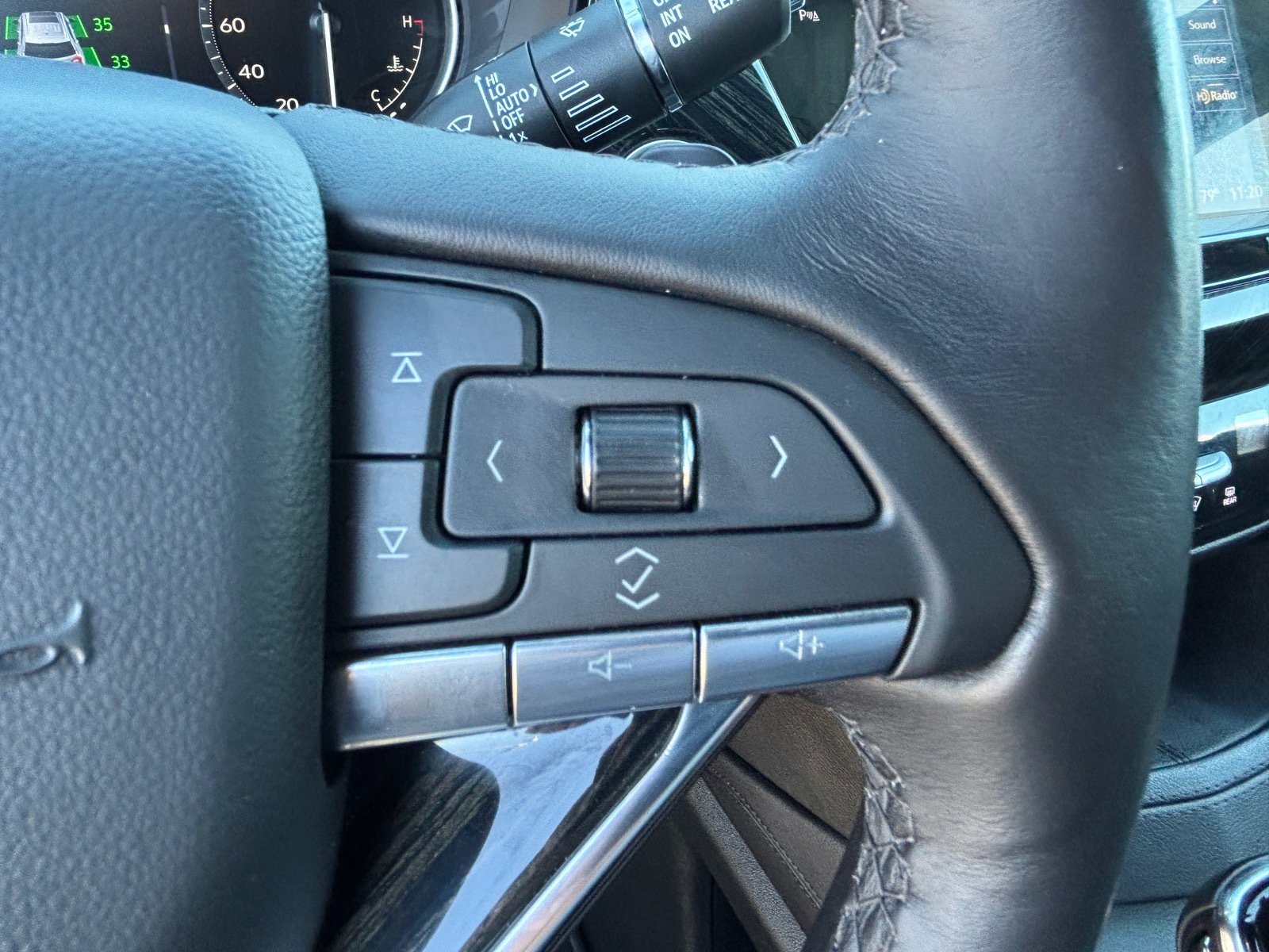 Used 2025 Cadillac XT6 Premium Luxury FWD image 20