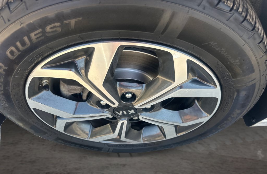 Used 2020 Kia Forte LXS FWD image 18