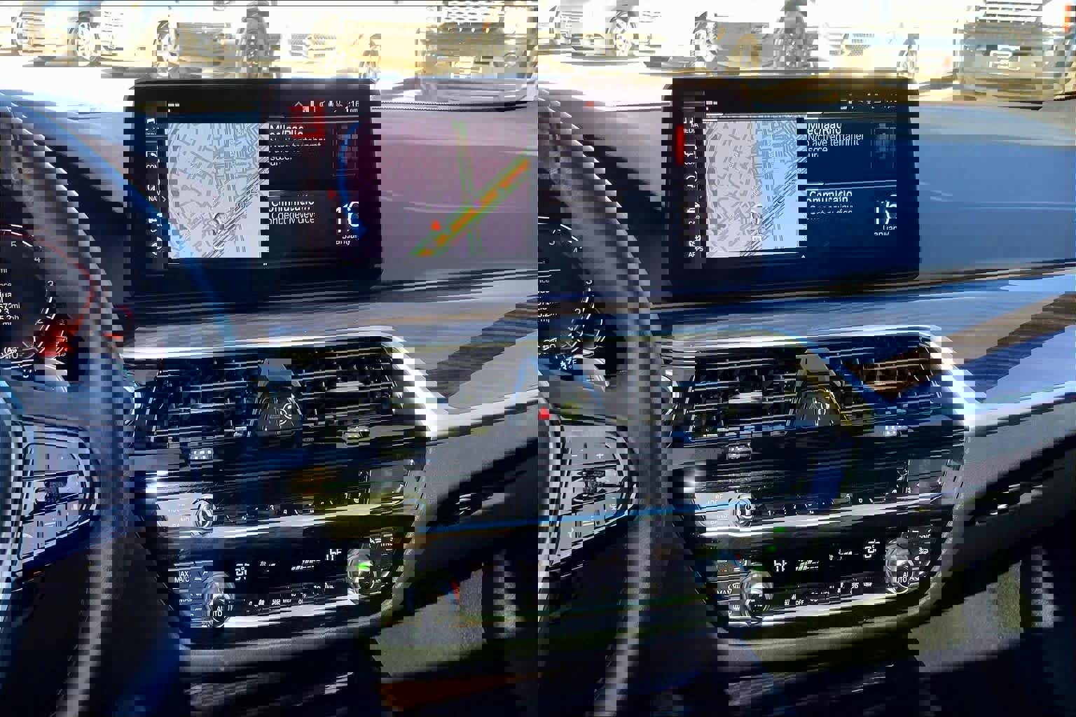 Used 2023 BMW 530i w/ Premium Package image 7