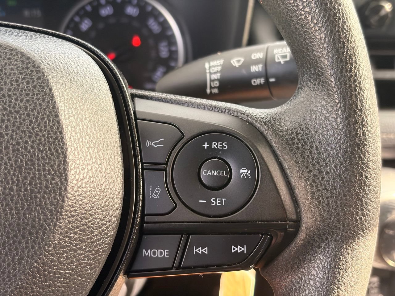 Used 2022 Toyota RAV4 LE FWD image 28
