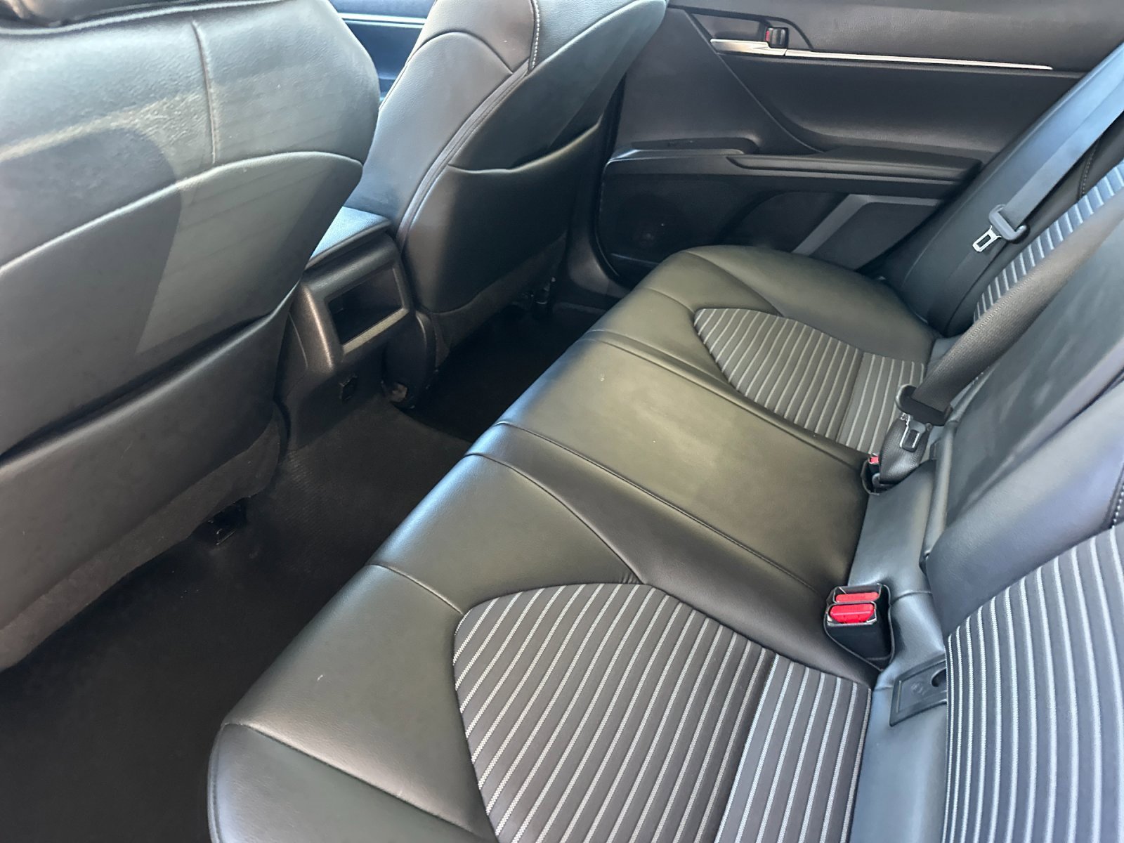 Used 2024 Toyota Camry SE image 11