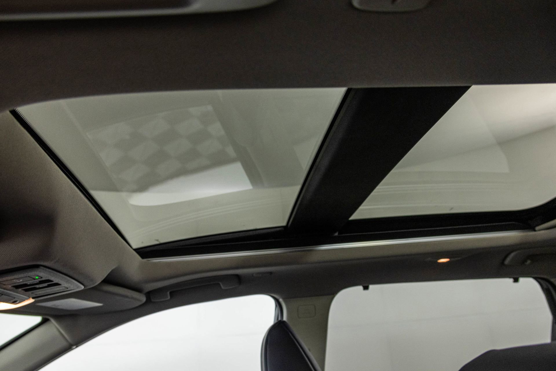 Used 2024 Nissan Rogue SV w/ SV Premium Package image 27