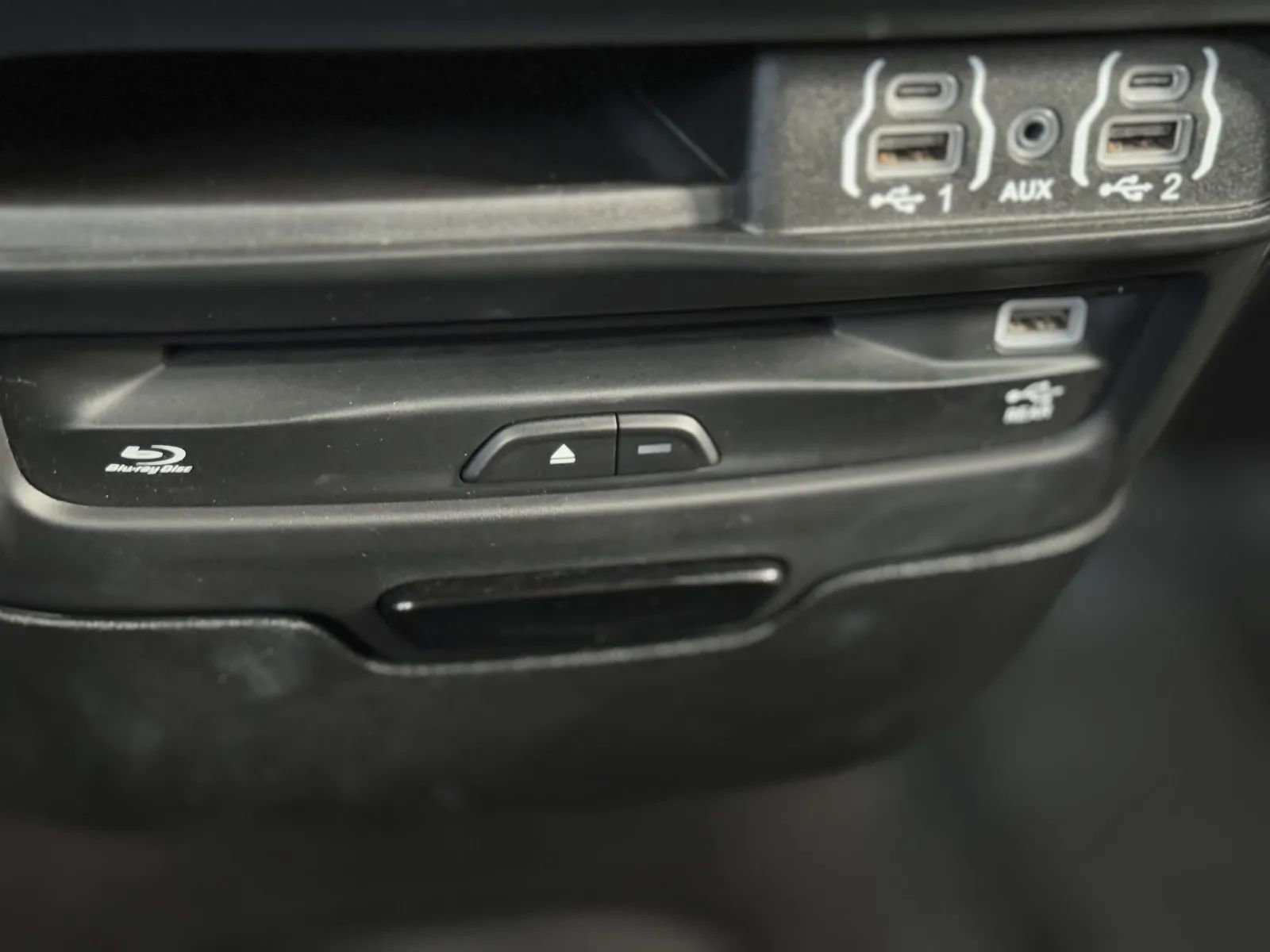 Used 2021 Chrysler Pacifica Touring w/ Uconnect Theater Family Group image 40