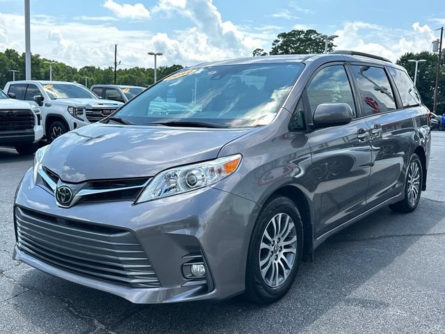 Used 2019 Toyota Sienna XLE w/ XLE Navigation Package FWD image 7