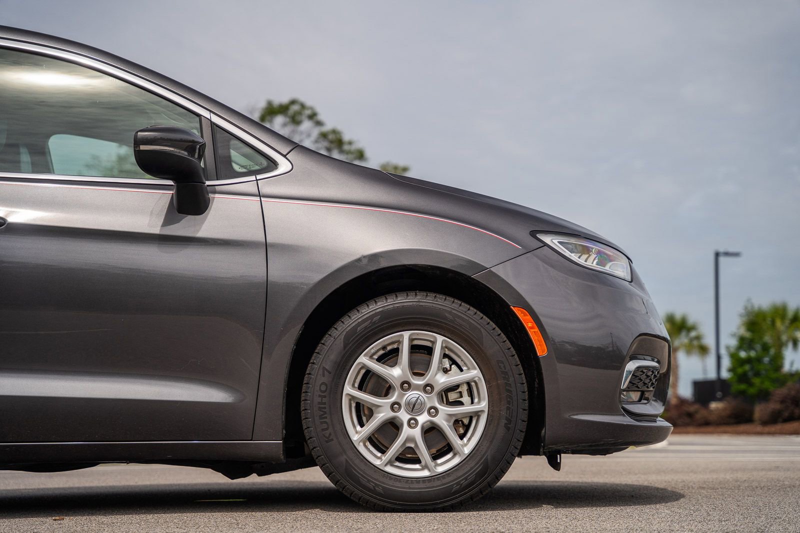 Used 2023 Chrysler Pacifica Touring-L FWD image 10