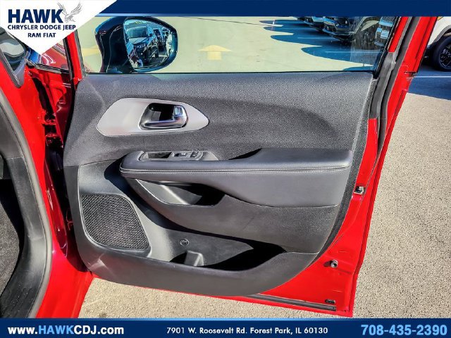 Used 2025 Chrysler Pacifica Limited FWD image 27