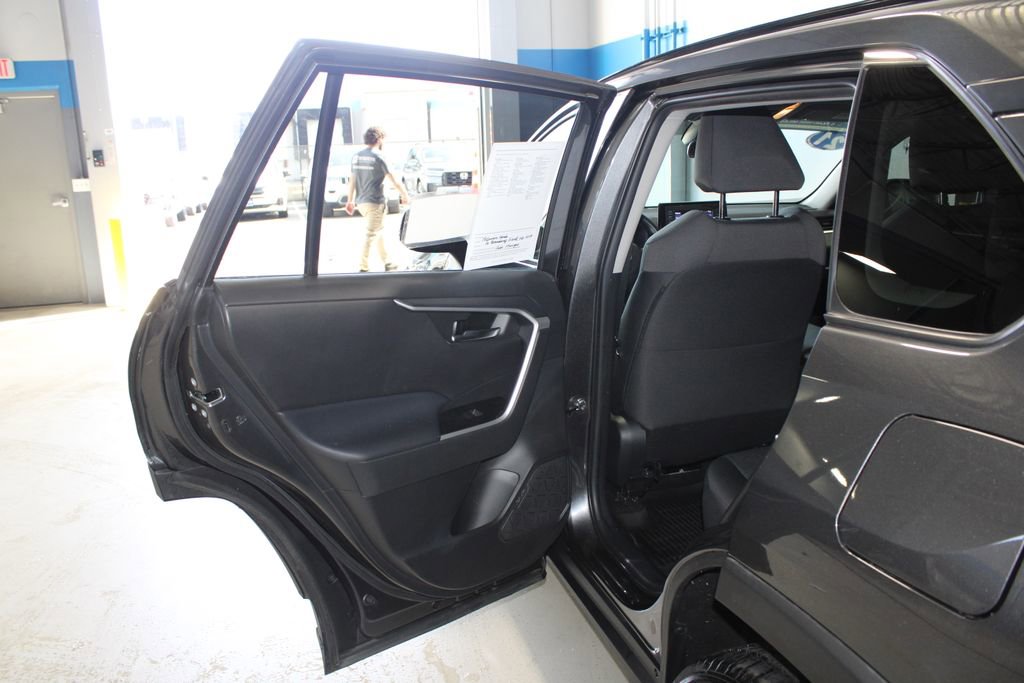 Used 2021 Toyota RAV4 XLE image 16