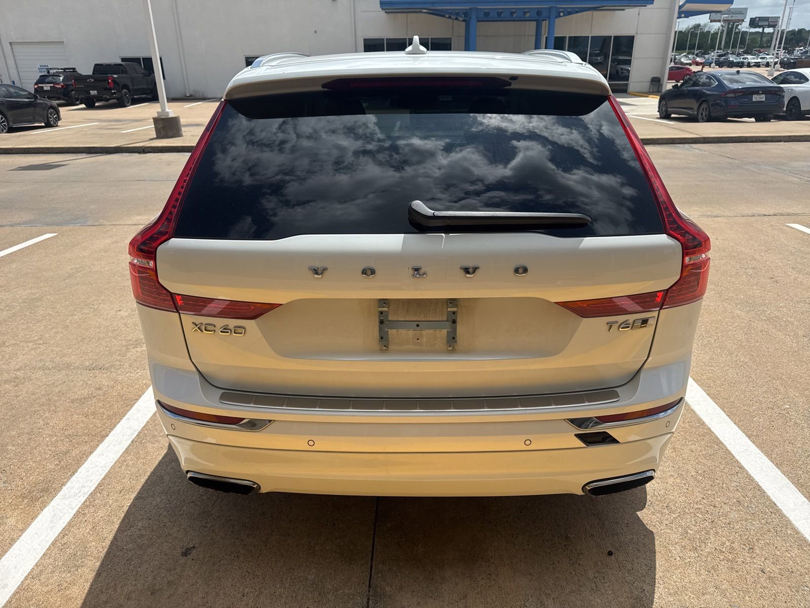 Used 2020 Volvo XC60 T6 Inscription w/ Protection Package Premier image 6