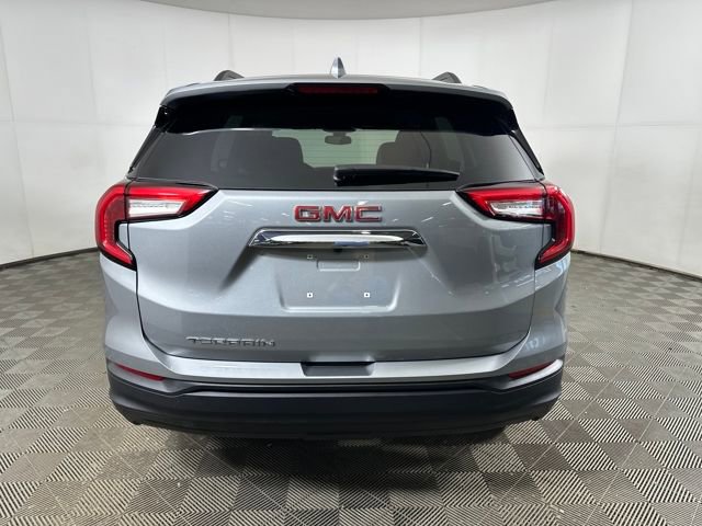 Used 2024 GMC Terrain SLE w/ Driver Convenience Package image 4