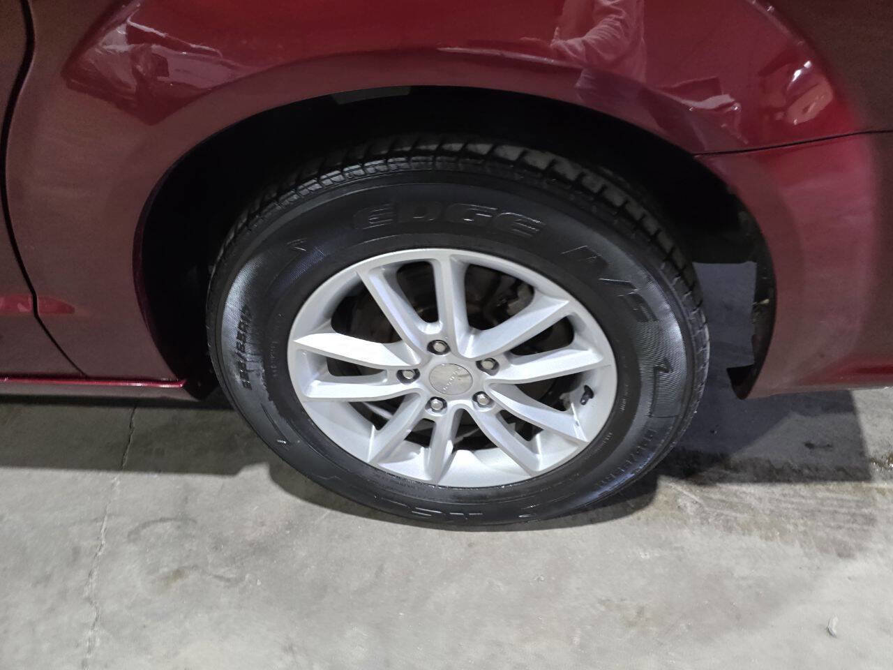 Used 2019 Dodge Grand Caravan SXT image 21