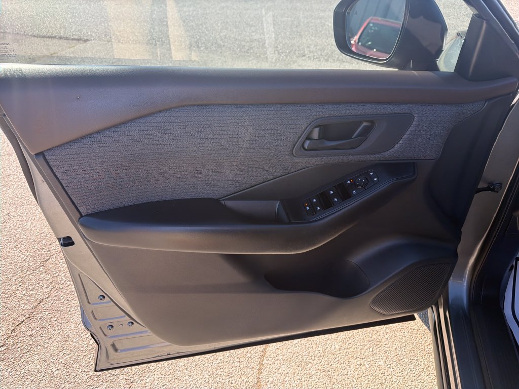 Used 2023 Nissan Rogue S AWD/4WD image 12