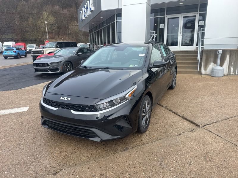Used 2023 Kia Forte LXS image 3