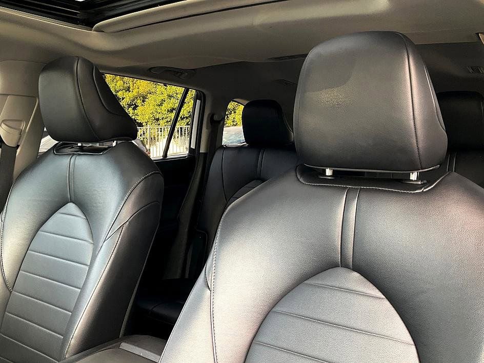 Used 2023 Toyota Highlander XLE image 18