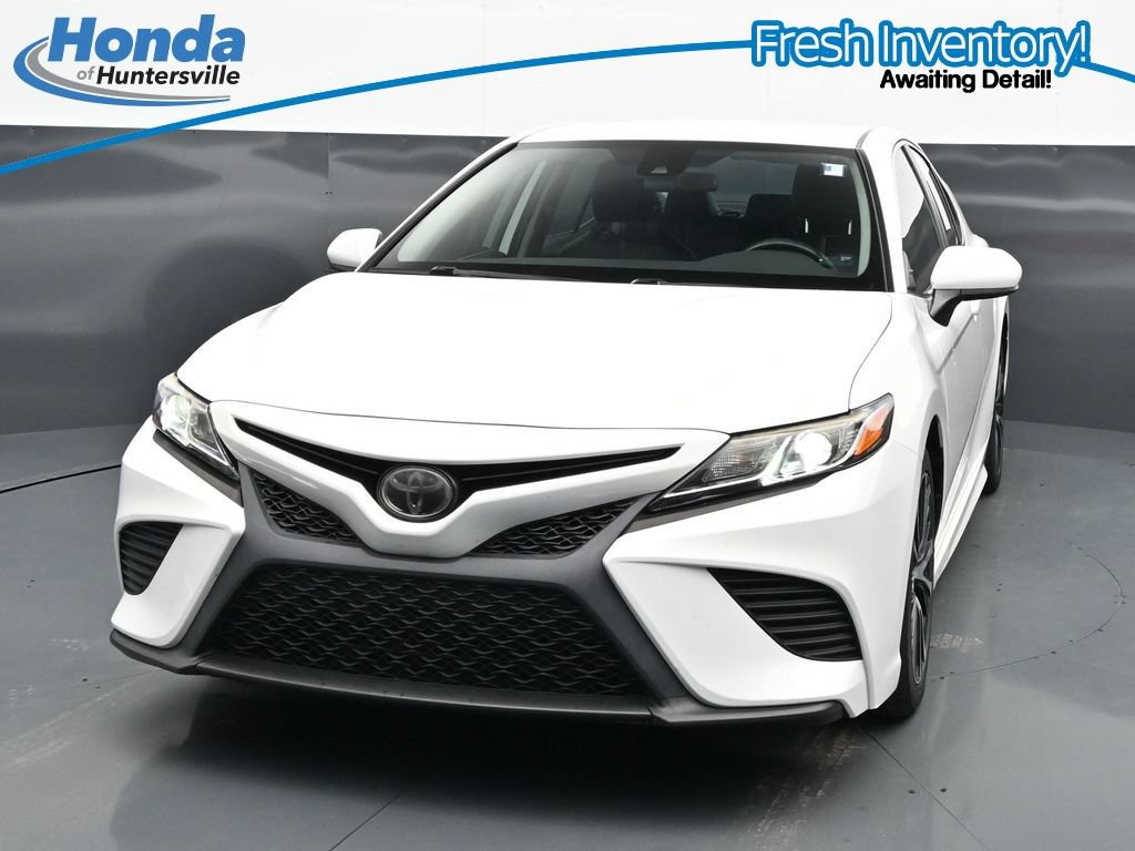 Used 2020 Toyota Camry SE FWD image 3