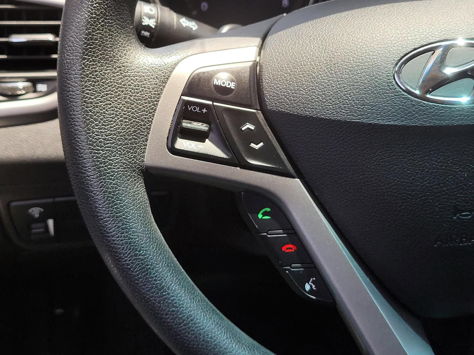 Used 2016 Hyundai Veloster FWD image 24