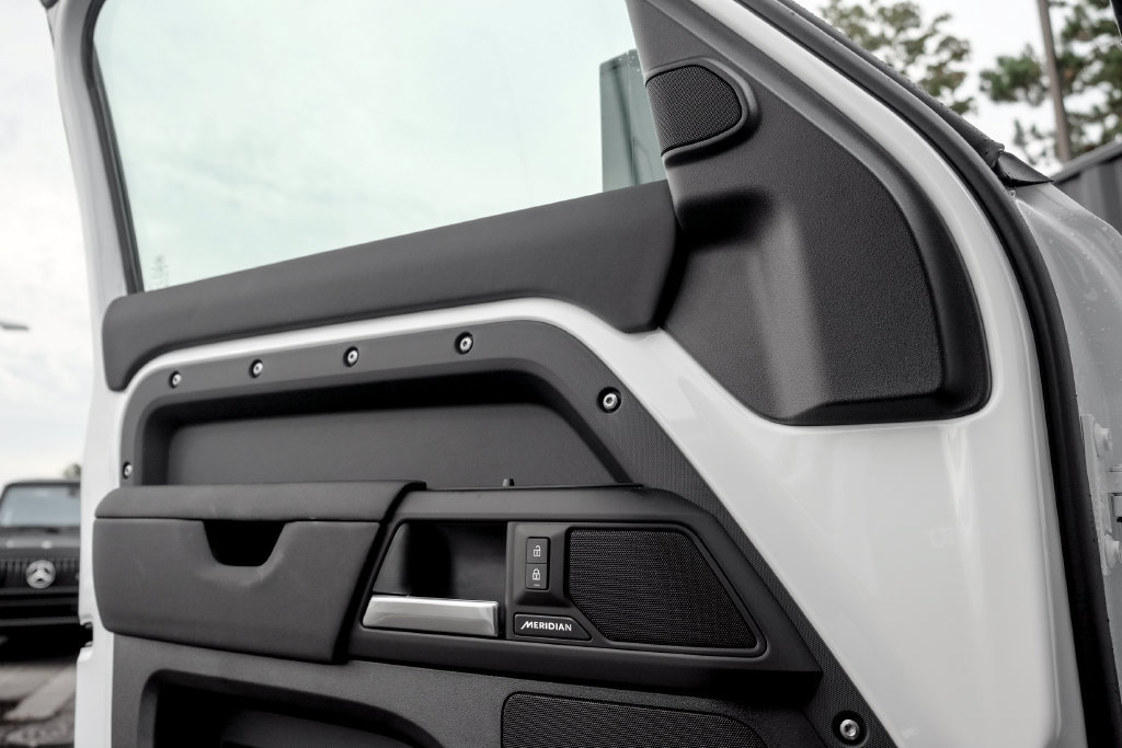 New 2026 Land Rover Defender 110 S AWD/4WD image 11