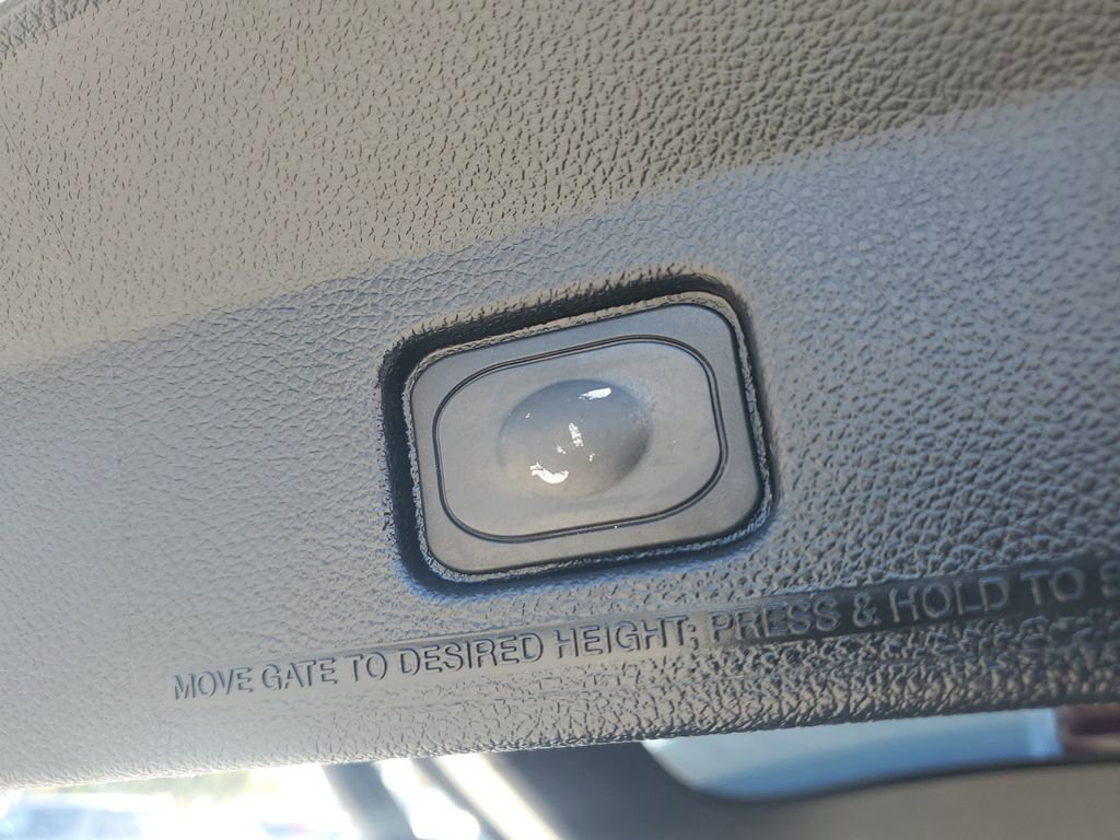 Used 2017 Ford Explorer XLT w/ Equipment Group 202A image 9