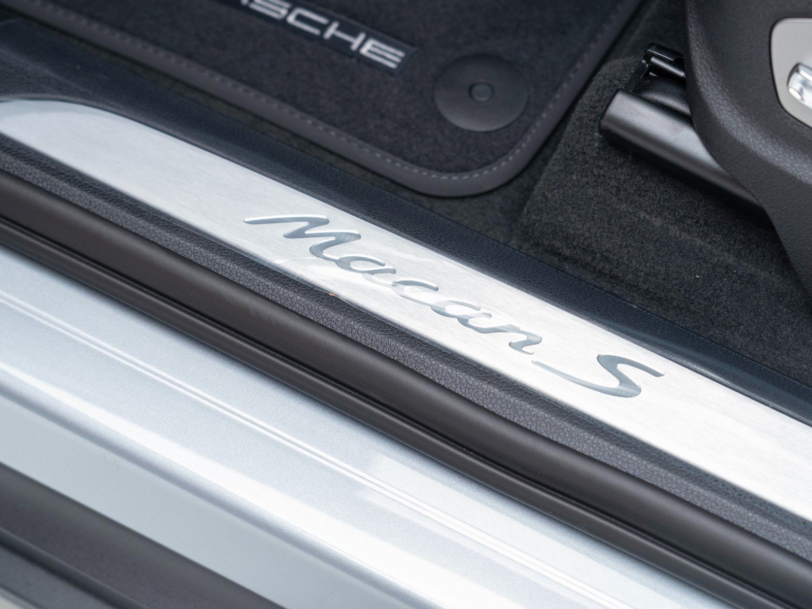 New 2026 Porsche Macan S AWD/4WD image 14