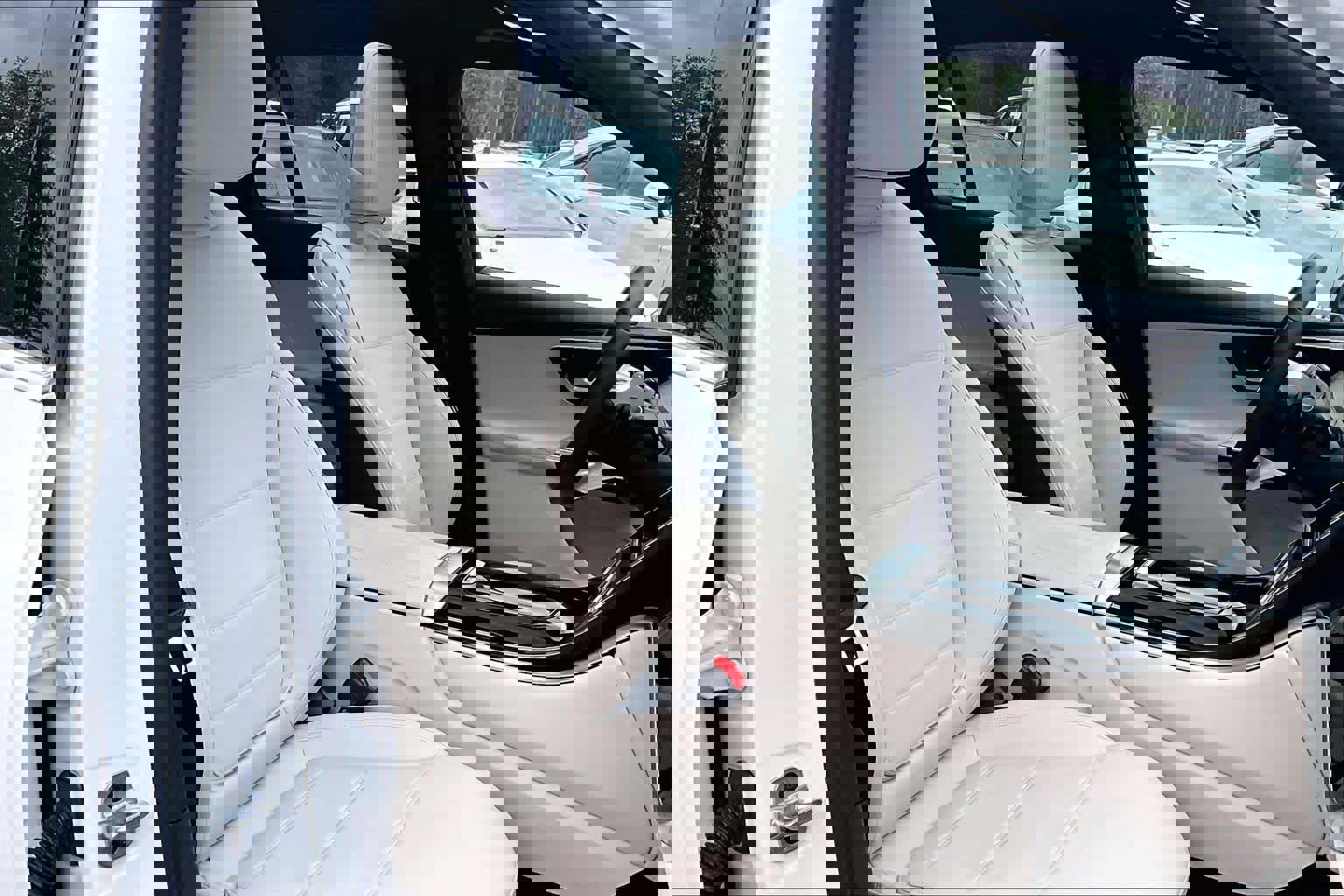 Used 2024 Mercedes-Benz GLC 300 4MATIC image 9