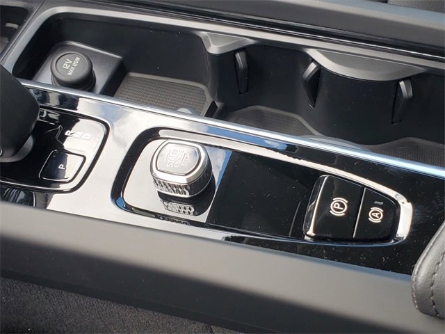 New 2026 Volvo V60 B5 Cross Country Plus w/ Protection Package Premier image 24