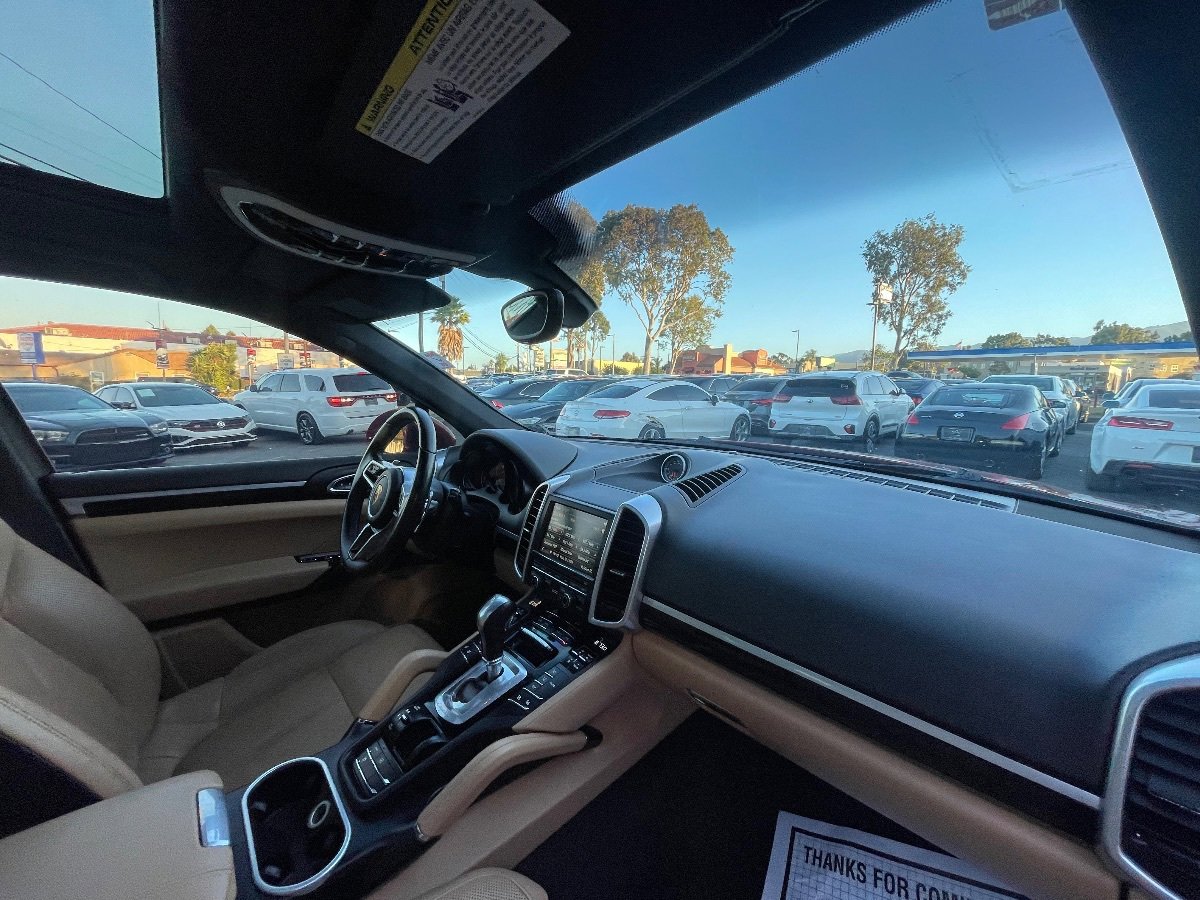 Used 2016 Porsche Cayenne AWD/4WD image 12