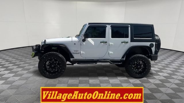 Used 2016 Jeep Wrangler Unlimited Sahara w/ Connectivity Group AWD/4WD image 38