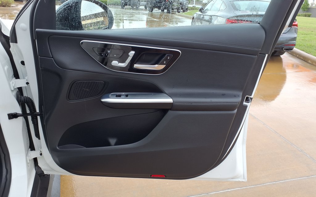 Used 2025 Mercedes-Benz GLC 300 image 18