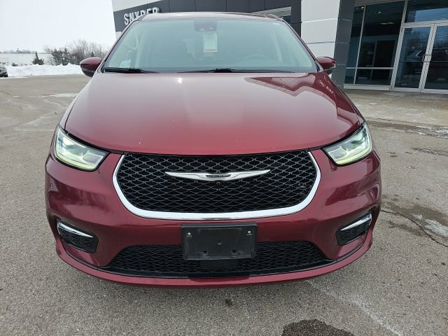 Used 2023 Chrysler Pacifica Touring-L image 2