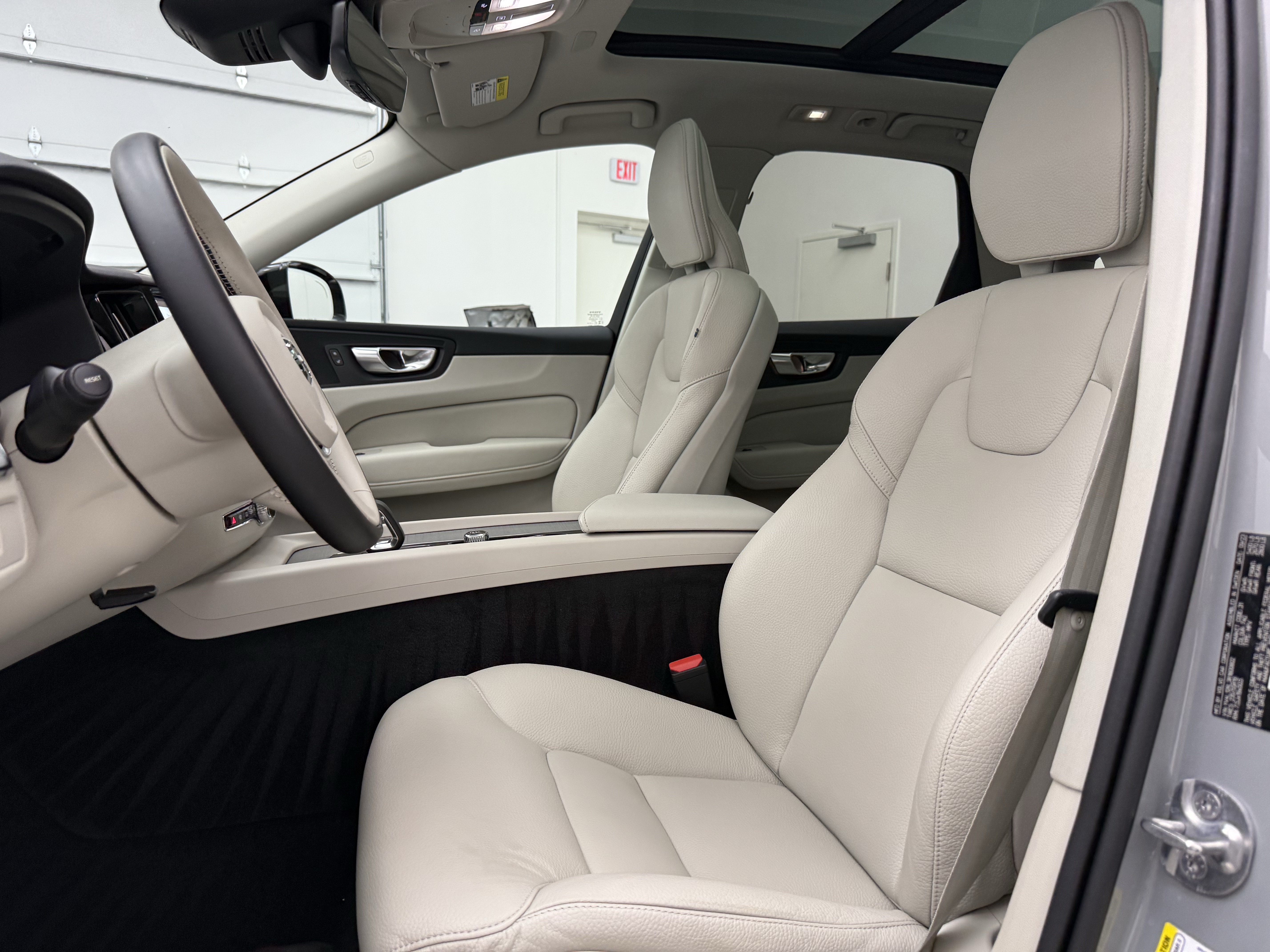 Certified 2024 Volvo XC60 B5 Plus w/ Protection Package AWD/4WD image 12