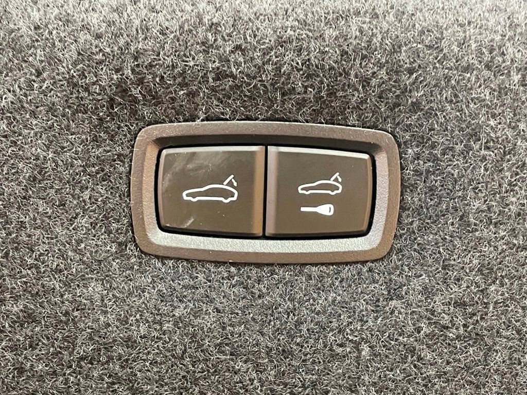 Used 2024 Porsche Taycan GTS image 22