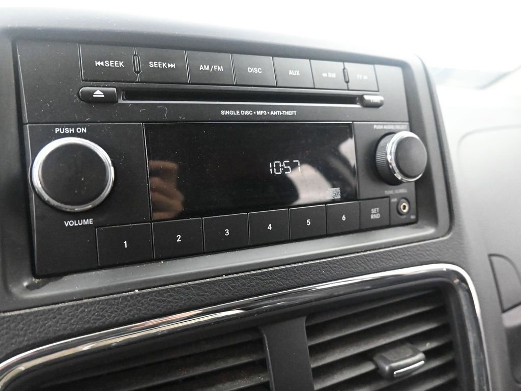 Used 2013 Dodge Grand Caravan SXT image 35