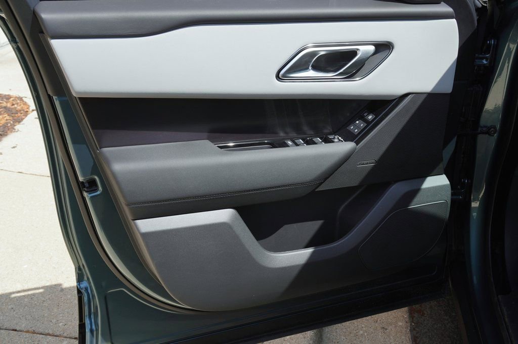 Certified 2026 Land Rover Range Rover Velar Dynamic SE AWD/4WD image 11