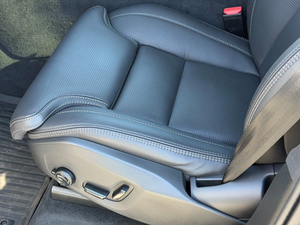 Certified 2025 Volvo XC90 T8 Ultra w/ Protection Package Premier image 26