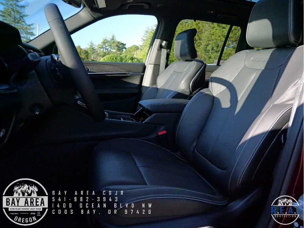 New 2025 Jeep Grand Cherokee Overland w/ Luxury Tech Group IV image 12