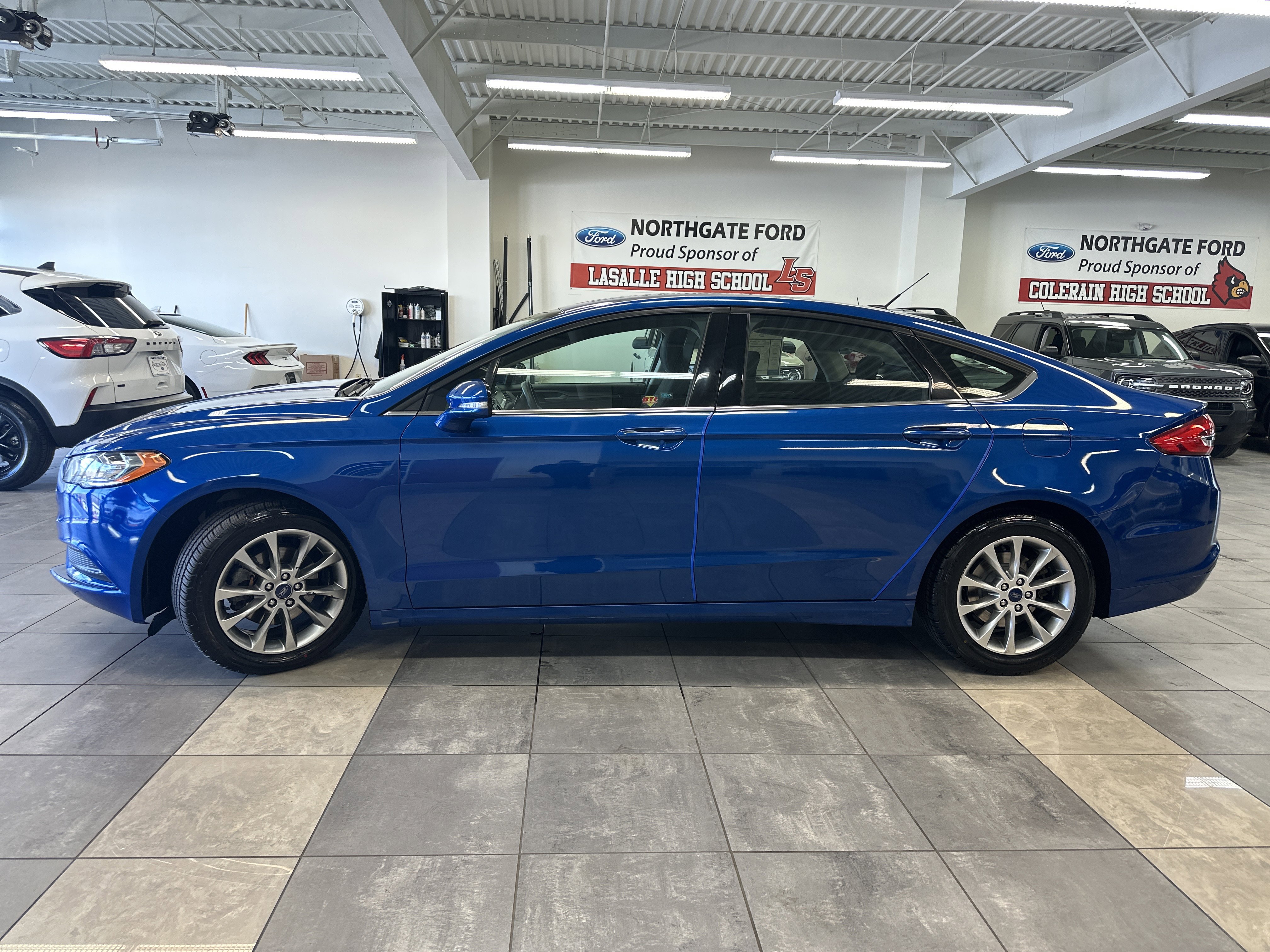 Used 2017 Ford Fusion SE w/ Fusion SE Technology Package image 15