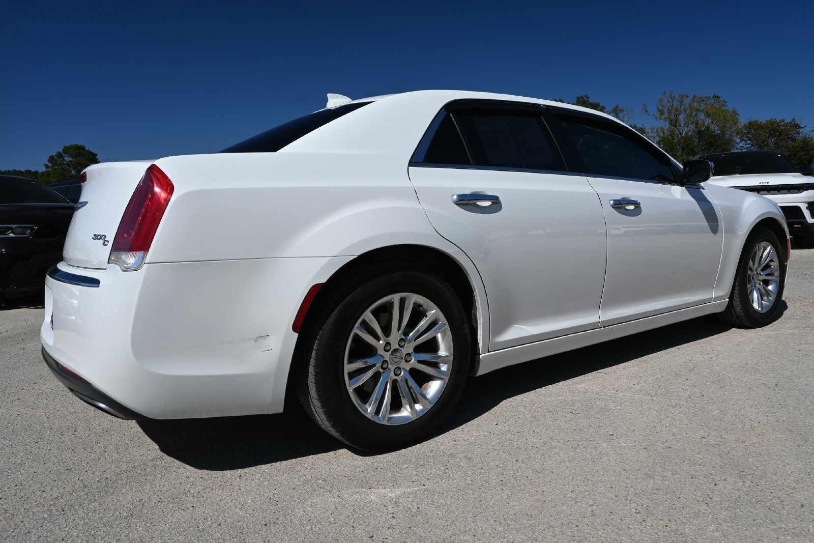 Used 2017 Chrysler 300 C RWD image 2