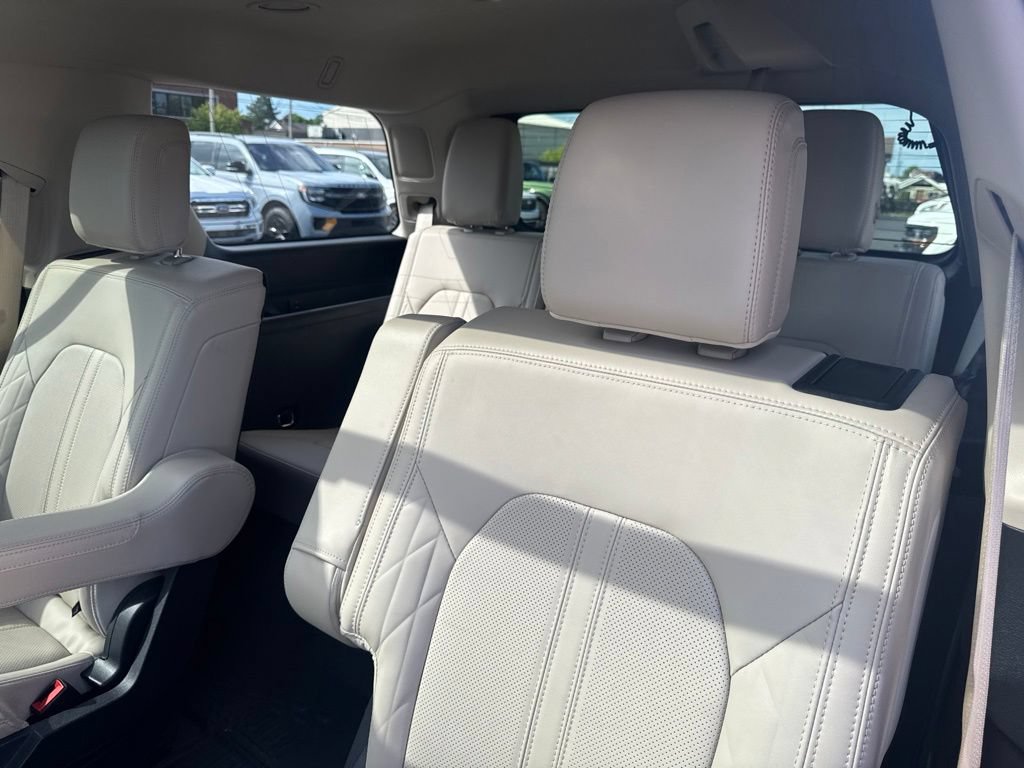 Used 2023 Ford Expedition Platinum AWD/4WD image 34