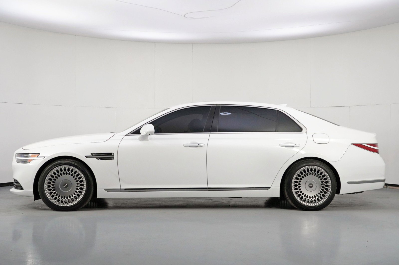 Used 2021 Genesis G90 5.0 Ultimate image 8