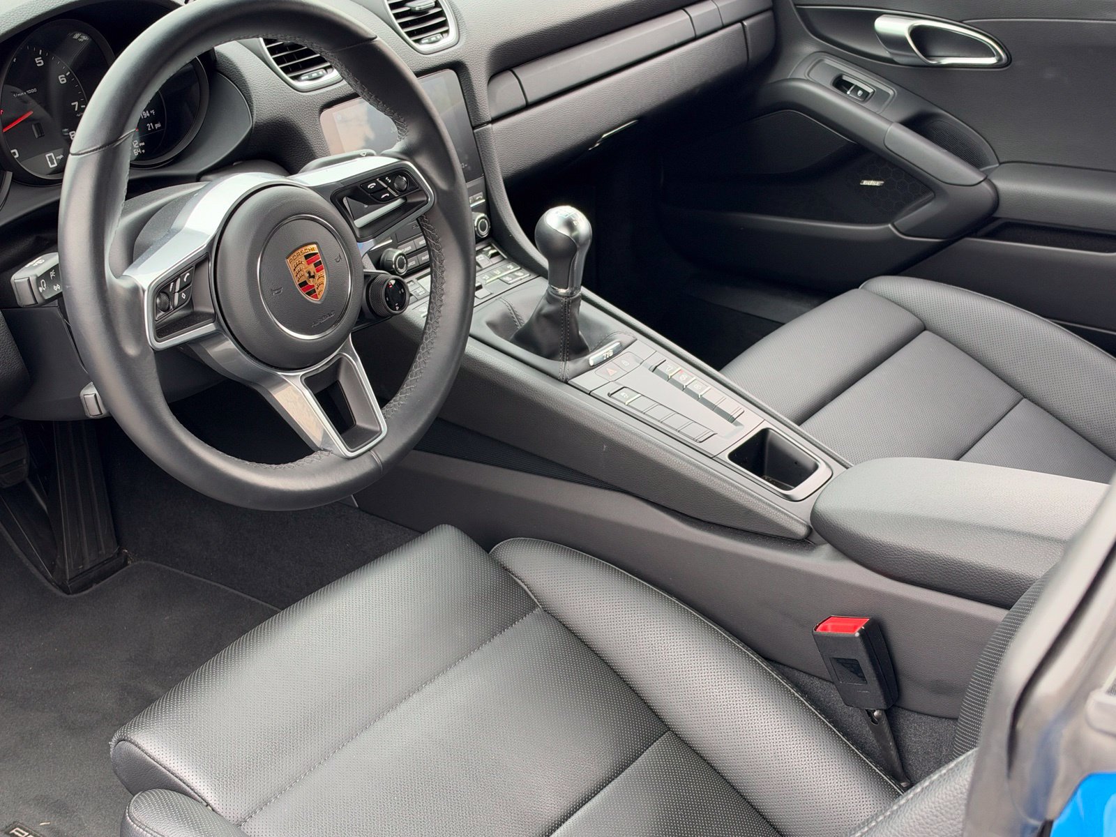 Certified 2025 Porsche 718 Cayman RWD image 4