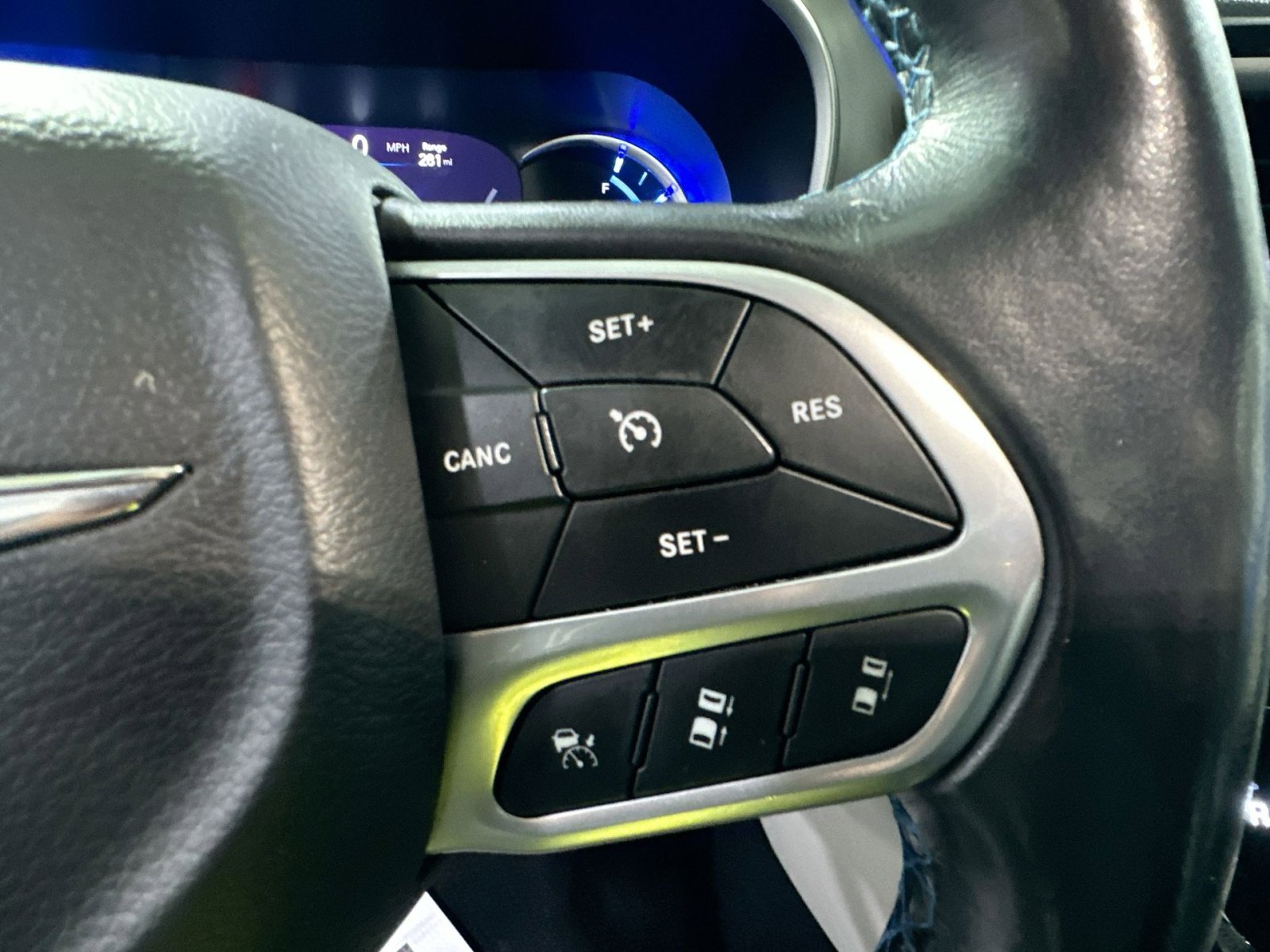 Used 2021 Chrysler Pacifica Touring-L image 20