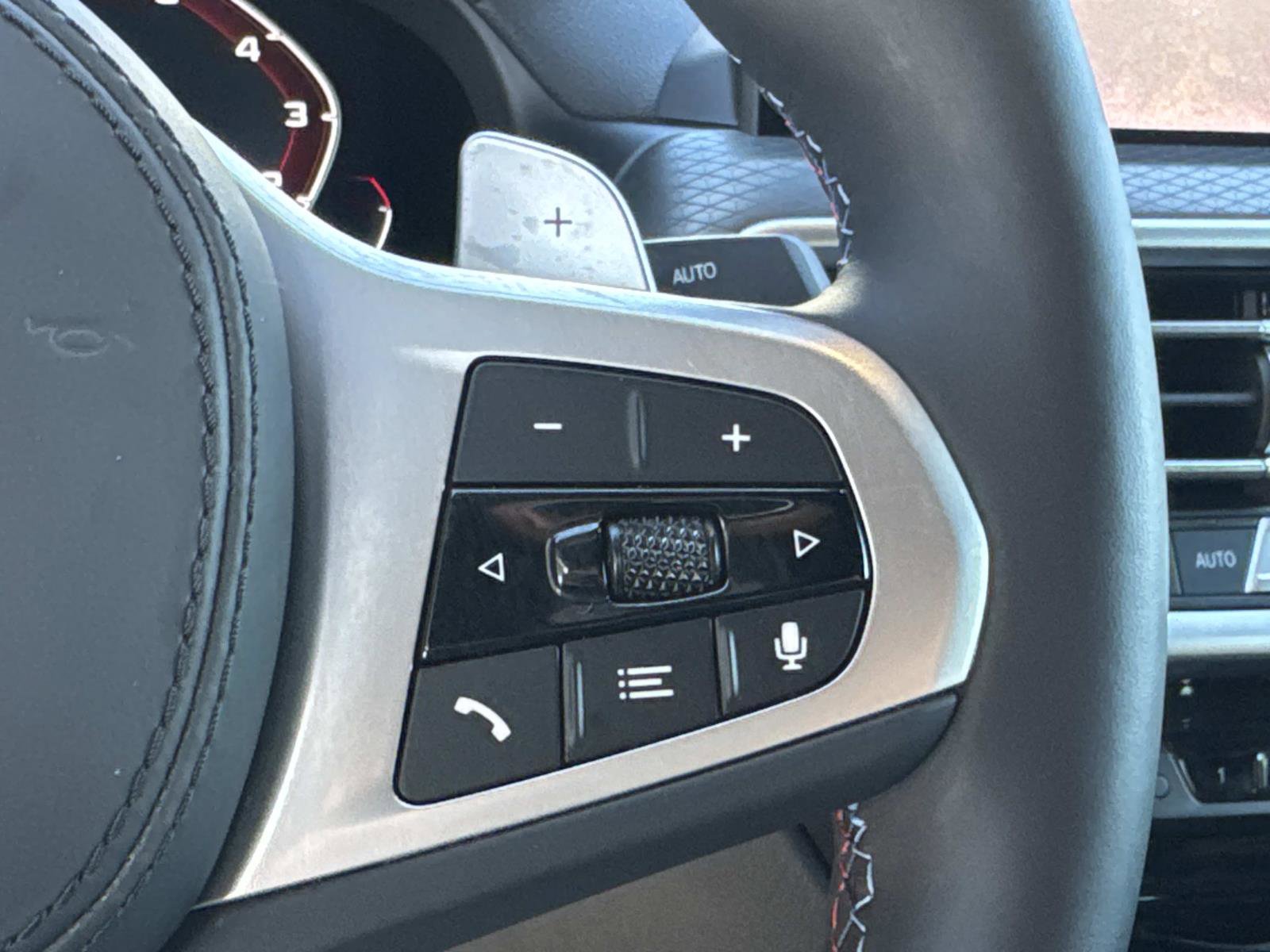 Used 2025 BMW X4 M40i image 29