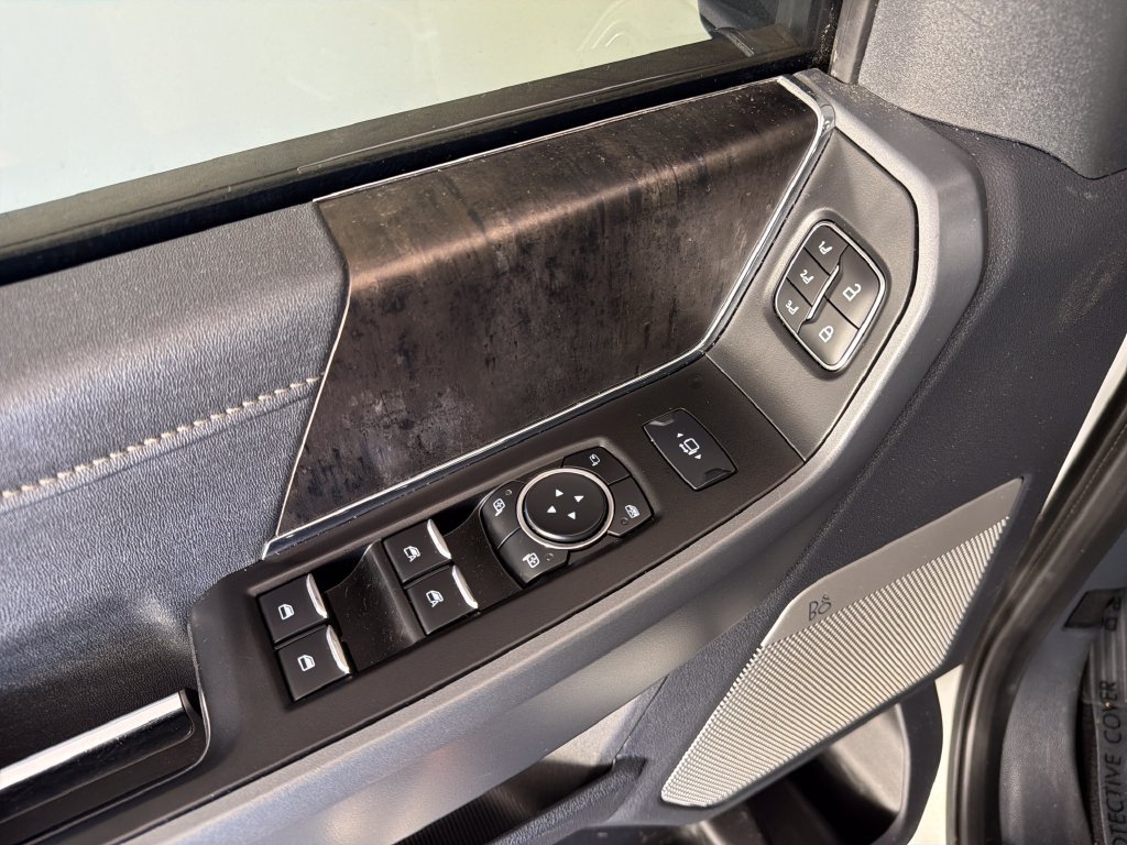 Used 2023 Ford F350 Lariat w/ Sport Appearance Package AWD/4WD image 17