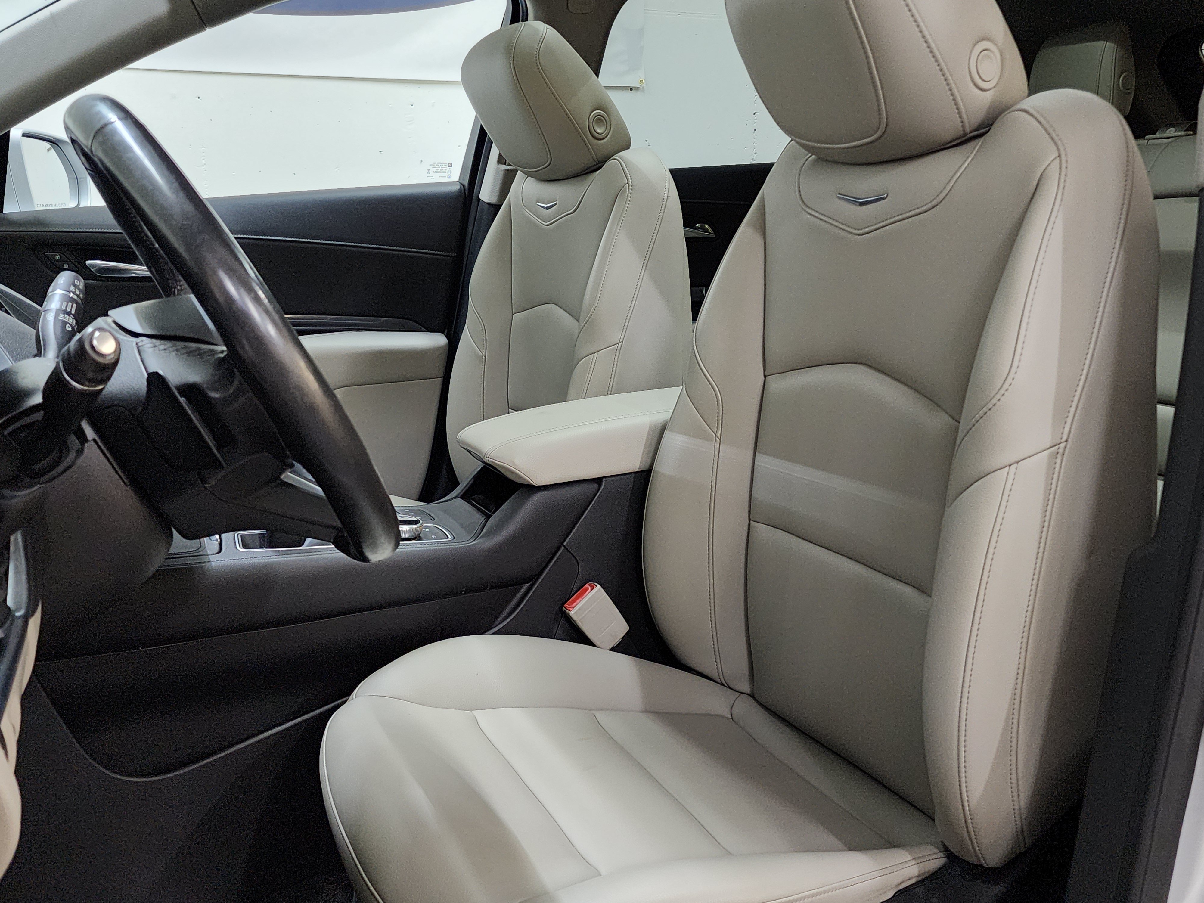 Used 2019 Cadillac XT4 Luxury AWD/4WD image 15
