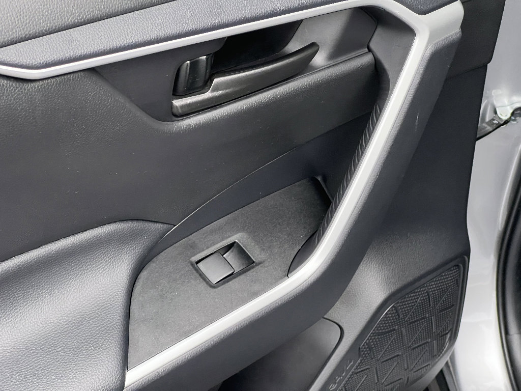 Used 2025 Toyota RAV4 LE image 32